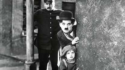 Jackie Coogan e Charles Chaplin em 'O Garoto’. Em vídeo, trailer da versão restaurada.