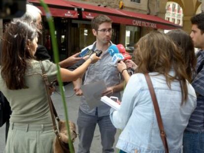 Ivan Ruiz de Eguilaz en su comparecencia ante los medios en Vitoria.