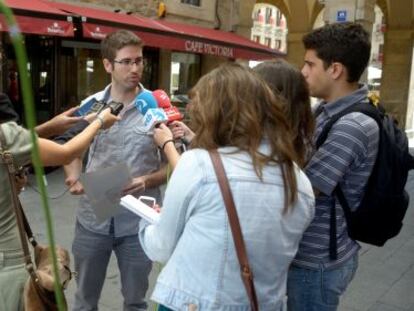 Ivan Ruiz de Eguilaz en su comparecencia ante los medios en Vitoria.