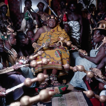 Opoku Ware II, antecesor del actual rey de los ashanti, quien reinó hasta 1999.