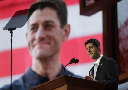 El candidato republicano a la vicepresidencia de los EE UU, Paul Ryan, se dirige al público de la convención.