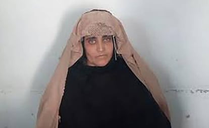 Sharbat Gula, em uma fotografia distribuída pela Agência Federal de Investigação.