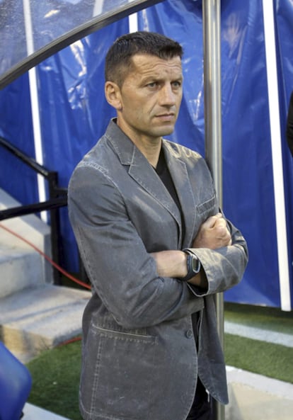 Hércules coach Miroslav Djukic looks on as his side is relegated against Mallorca.