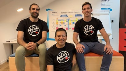 De izquierda a derecha: David Pérez, director de tecnología; Andrés Pulgarín, consejero delegado; y Simón García, director de operaciones.