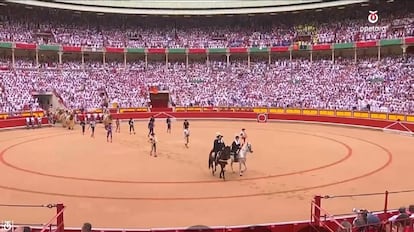 Paseíllo en la plaza de Pamplona el pasado 14 de julio.