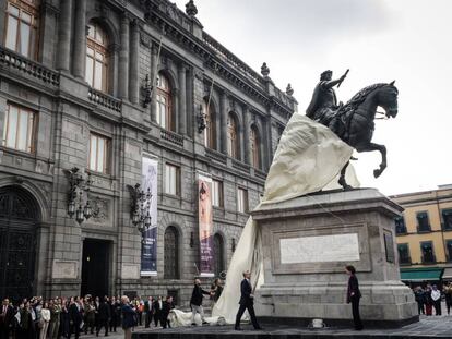 Presentaci&oacute;n de la estatua de Carlos IV restaurada en Ciudad de M&eacute;xico 
