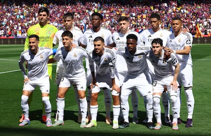 Los jugadores del Real Madrid posan antes del partido.