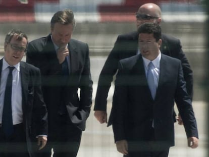 Cameron es recibido por Picardo a su llegada a Gibraltar