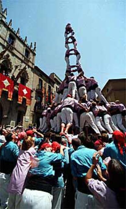 Uno de los <b></b><i>castells</i> levantados ayer por los Minyons de Terrassa.