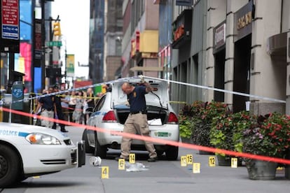 La policia señaliza el lugar del asesinato de Darris Kennedy el pasado sábado en Times Square.