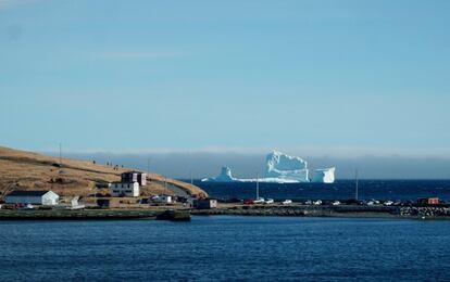 The first iceberg of the season passes the South Shore, also known as 'Iceberg Alley', near Ferryland Newfoundland, Canada April 16, 2017. Picture taken April 16, 2017. REUTERS/Jody Martin