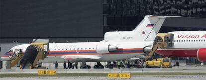 Avión ruso (en primer plano) junto al estadounidense en el aeropuerto de Viena.