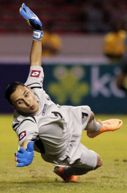 Keylor Navas, durante un partido ante Paraguay