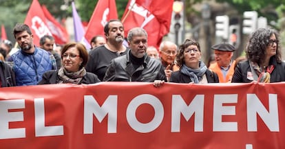 En primera fila y en el centro, el secretario general de CCOO, Unai Sordo, en una manifestación en Bilbao