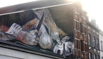 Uno de los murales que han aparecido en fachadas de Bruselas.
