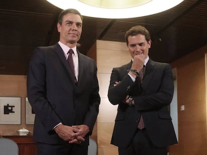 Pedro Sánchez y Albert Rivera durante su reunión este martes en el Congreso de los Diputados.