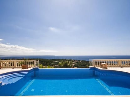 Vivienda en Anchorage Hill / Bendinat, zona residencial en el suroeste de Mallorca. Se encuentra sobre un terreno de casi 2.800m²