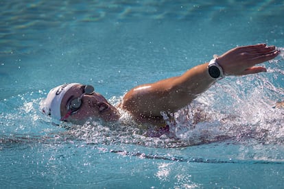 Bárbara Hernández entrena en la piscina del Club Deportivo Universidad Católica.
