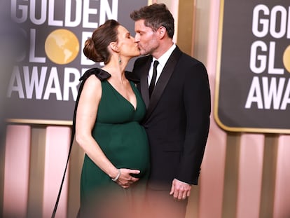 La actriz Hilary Swank y su esposo, Philip Schneider, en la pasada edición de los Globos de Oro, el 10 de enero de 2023 en Beverly Hills (California).