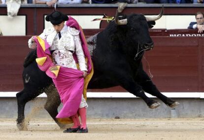 El torero Gonzalo Caballero, en la tercera corrida de la Feria de Otoño de Las Ventas.