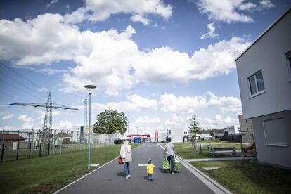 Durante las semanas que tuvieron que pasar a la intemperie, los 13.000 habitantes del antiguo campo de Moria dependían del abastecimiento de alimentos por parte de organizaciones no gubernamentales. La capacidad oficial del campo era de 3.000 personas.