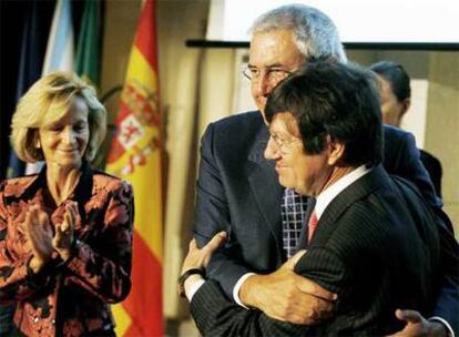 Touriño saluda al presidente de la región Norte de Portugal, Carlos Lage, en presencia de la ministra Elena Salgado.