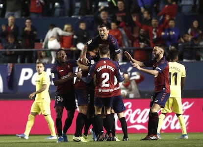 Los jugadores de Osasuna celebran la victoria contra el Villarreal, este sábado en Pamplona.