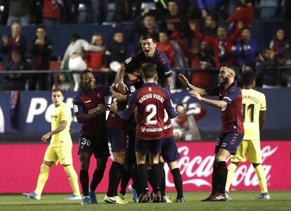 Los jugadores de Osasuna celebran la victoria contra el Villarreal, este sábado en Pamplona.