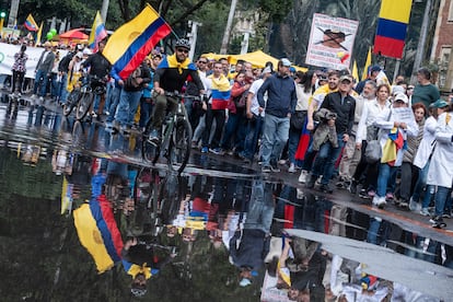 La lluvia se hizo presente durante las manifestaciones en contra del gobierno del presidente Gustavo Petro.