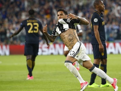 Daniel Alves marcou o segundo gol da Juventus.