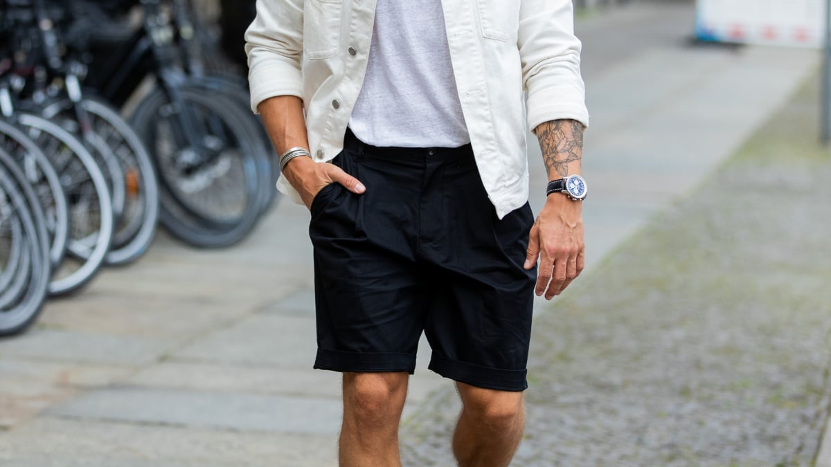 Los tres pantalones cortos de hombre más vendidos en Amazon para vestir con estilo todo el verano