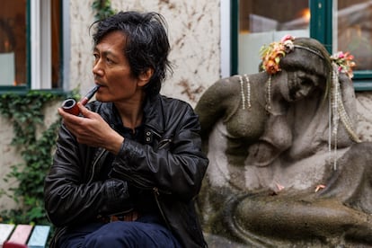 The philosopher, based in Berlin, smokes his pipe on the terrace of the cafeteria of the Old St. Matthew’s Cemetery.