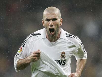 Zidane celebra uno de sus goles.