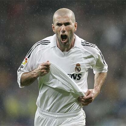 Zidane celebra uno de sus goles.