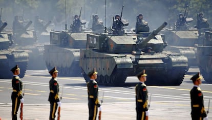Un batallón de tanques chino marcha en el desfile militar del 70º aniversario del fin de la Segunda Guerra Mundial, el pasado septiembre en Pekín.