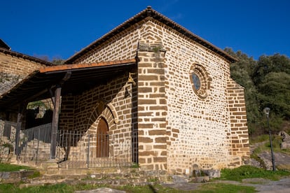 La ermita de Santa Lucía, dentro del santuario de Nuestra Señora del Yermo.
