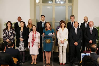 A chanceler do Peru, Cayetana Aljovín, no centro, fala à imprensa na terça-feira ao lado dos ministros das Relações Exteriores do Grupo de Lima.