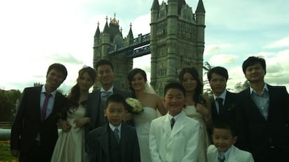Una familia china celebra su boda en Parque Europa de Torrej&oacute;n de Ardoz.