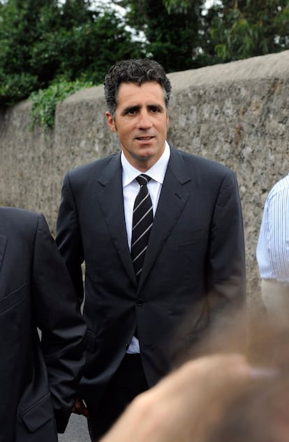 El ciclista Miguel Indurain asiste al funeral de Severiano Ballesteros.