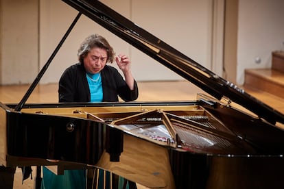 Elisabeth Leonskaja durante su recital dedicado monográficamente a Franz Schubert en el Auditorio Manuel de Falla.