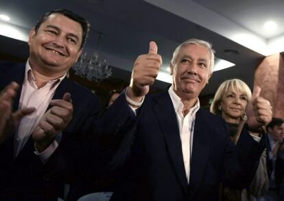 Antonio Sanz, a la izquierda, con Arenas y Teófila Martínez.