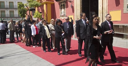 Colas para visitar el Gran Poder el jueves en Sevilla.