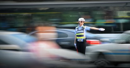 Se trata de una serie de fotos donde se muestran casos de éxito en el fomento de la igualdad. Así, conviven además los aspectos más tradicionales de la sociedad china con las características propias de la vida actual como el auge de mujeres trabajando como agentes de movilidad.