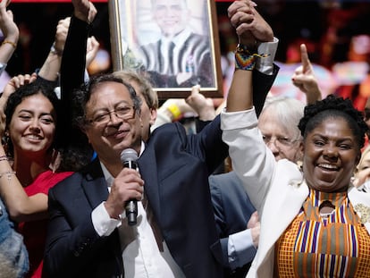 El recién elegido presidente de Colombia, Gustavo Petro, da un discurso en el Movistar Arena de Bogotá, el 19 de junio de 2022, después de ganar la segunda vuelta de las elecciones presidenciales.