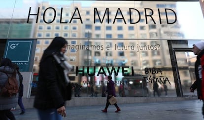 Fachada del local donde la compañía Huawei abrirá su tienda en la Gran Vía de Madrid.