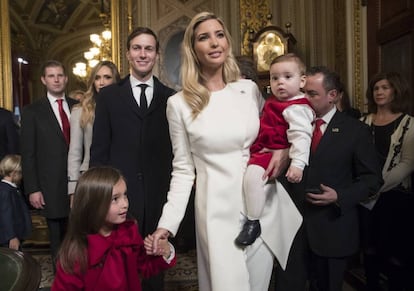 Ivanka Trump, con sus hijos y su marido Jared Kushner, en el Capitolio.