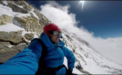 Kilian Jornet, durant la seva ascensió a l'Everest sense cordes ni oxigen.