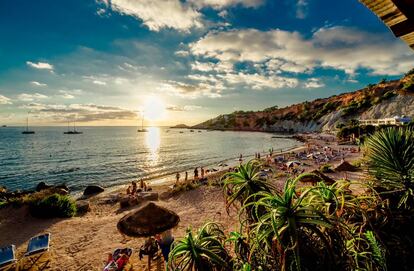 Atardecer en Cala d'Hort, en Ibiza.