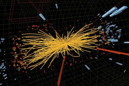 El gráfico del Laboratorio Europeo de Física de Partículas (CERN), presentado hoy en Ginebra, muestra una colisión de protones en el LHC, realizada para dar con el bosón de Higgs.