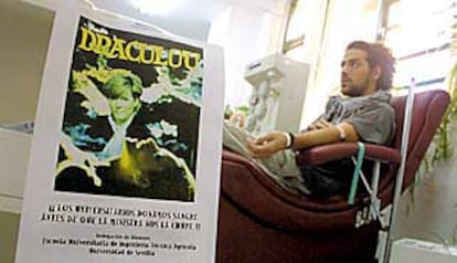 Alumnos de Ingeniería Técnica Agrícola de Sevilla donaban sangre ayer en señal de rechazo a la LOU.